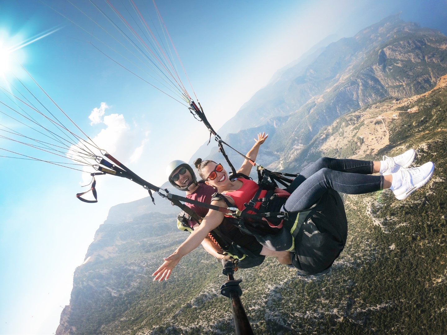 SAALBACH Paragleiter Neutral shutterstock_1488971651.jpg