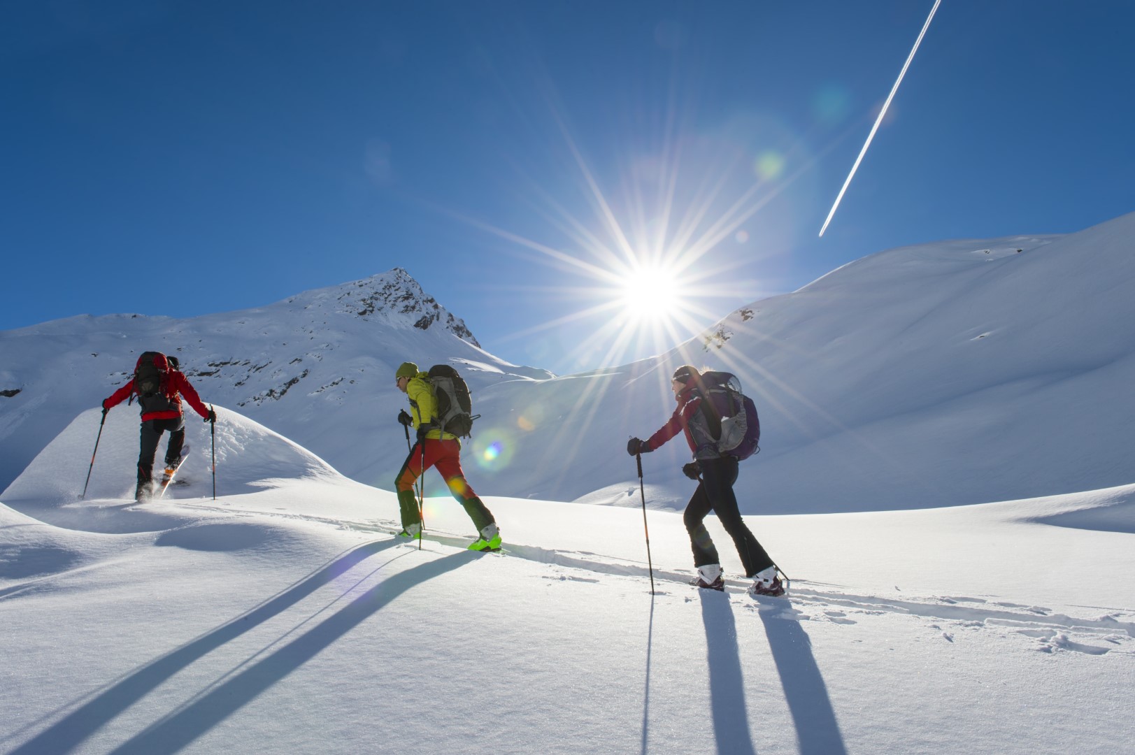 SAALBACH Skitourengruppe Neutral shutterstock_342604946.jpg
